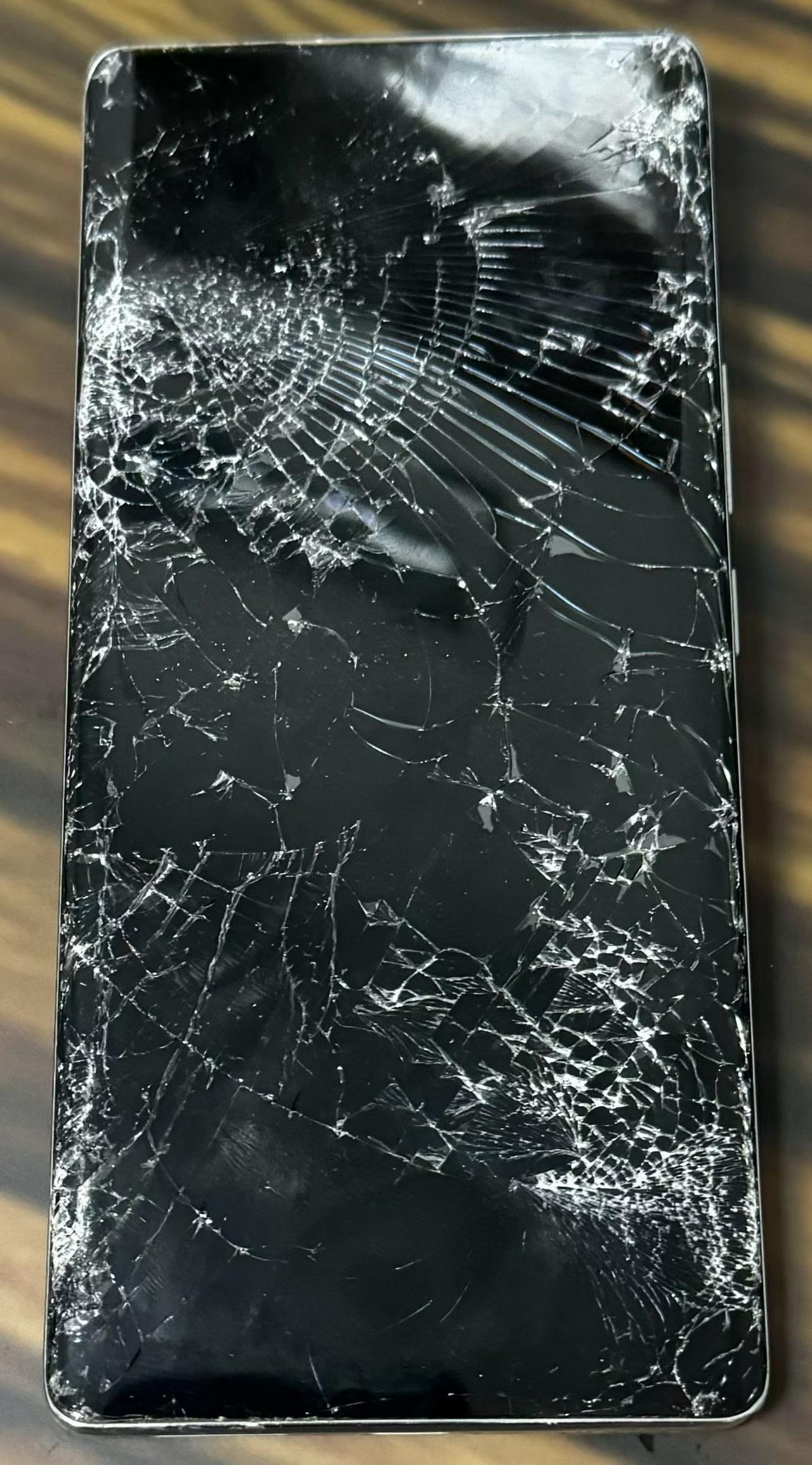 2025所获如此图，收获的是一身伤痕，时间仿佛静止，又仿佛改变了一切，这大概就是