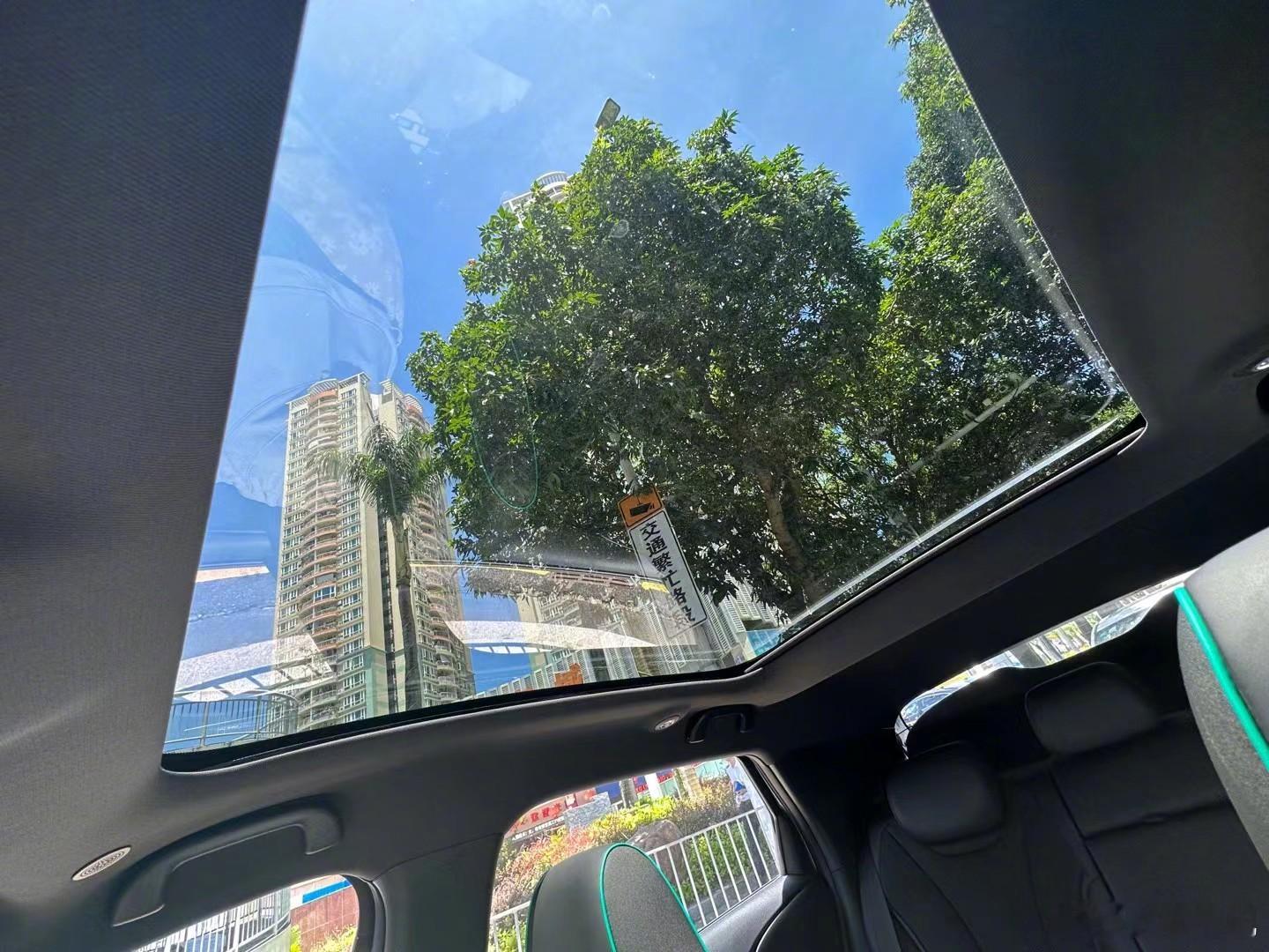 很难想象车没有物理遮阳帘...尤其是在广东，还好海豚是标配的你的车有遮阳帘吗？ 