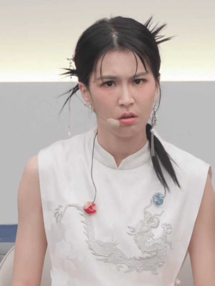 曾沛慈演我看到DNA票数的表情。。 DNA组太牛了DNA组才838