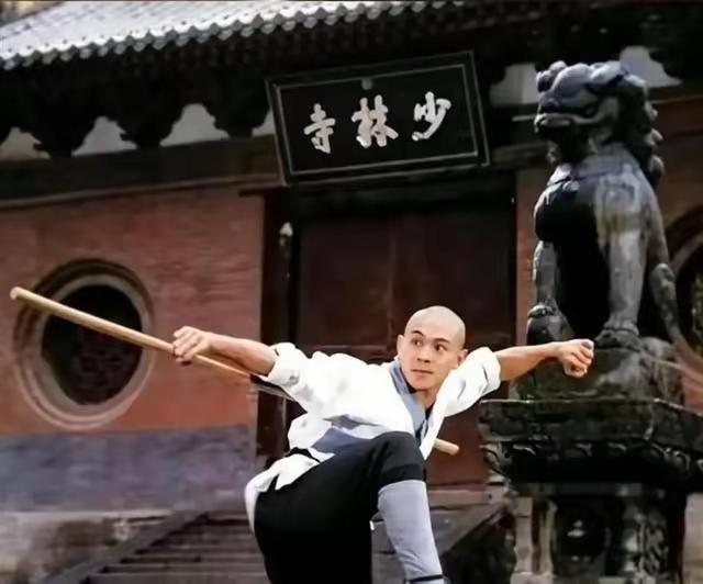 少林名气四海扬，
十一棍僧救唐王。
千年古刹千年事，
民间至今佳话扬。