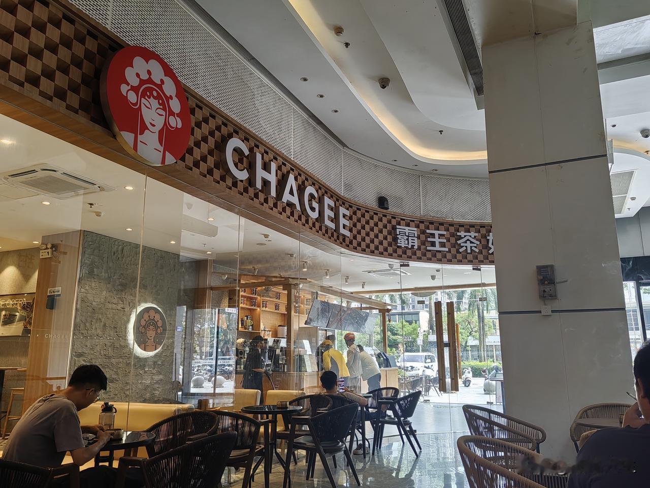 何必为难一个外卖小哥呢，我相信没有无缘无故的这么闹的。
      中午的时候在