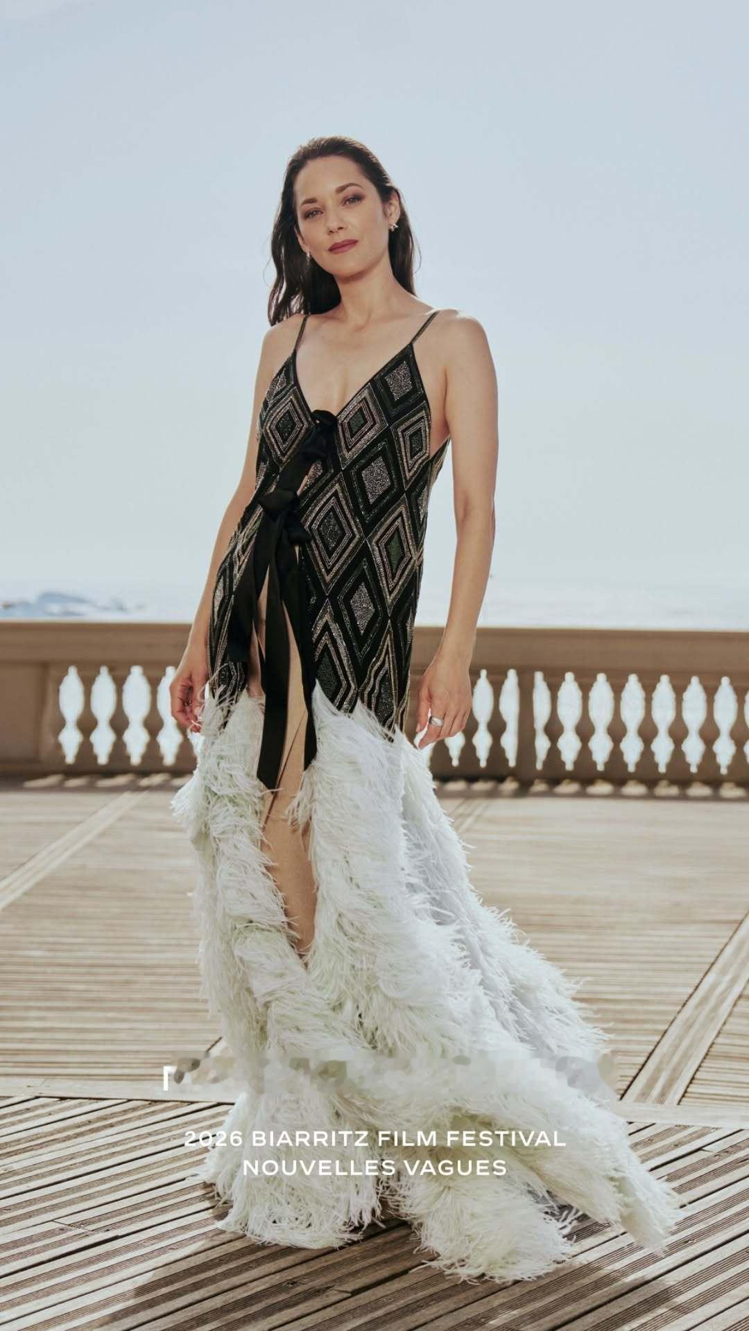 比亚里茨电影节开幕，奥斯卡影后Marion Cotillard 身穿Chanel