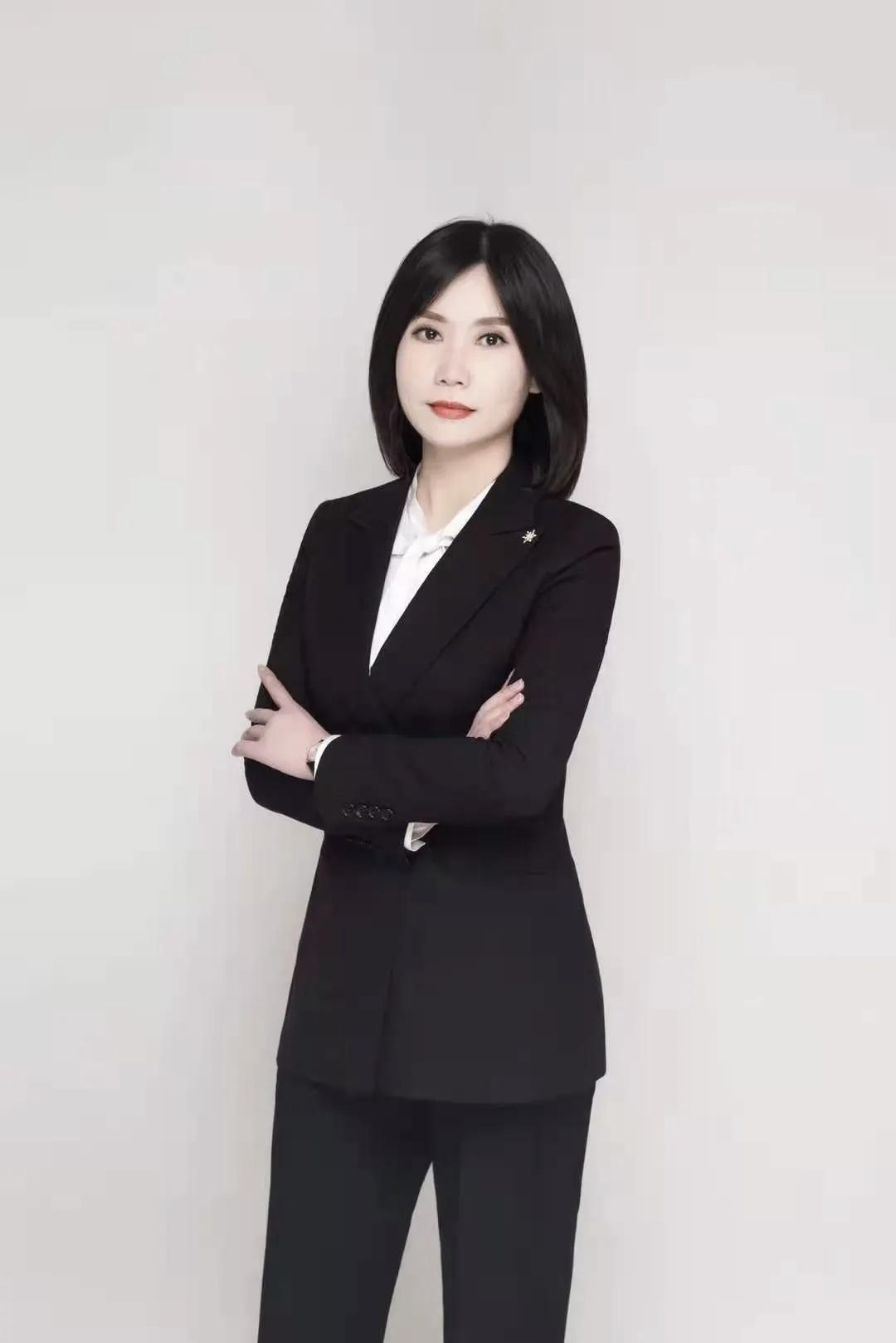 陶容：三“藏”见初心

文/中国湘菜文化大师邓杰

从基层服务员到掌舵27年的长