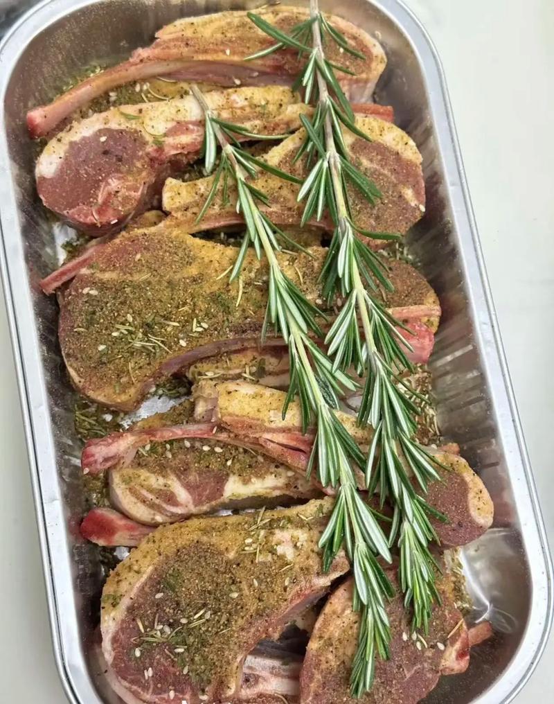羊排腌酱制作方法：

配料：
羊排：3包（约3–4kg） 
大蒜：200g（拍碎