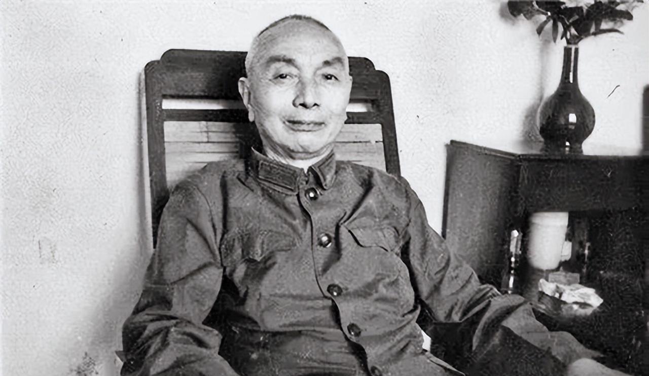 1981年5月7日，杜聿明因肾衰竭住院，郭汝瑰前去探望，突然杜聿明抓住郭汝瑰的手