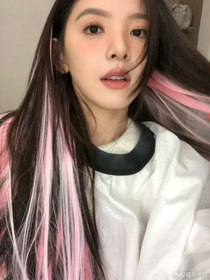 章若楠粉发挑染女团进行时 ​​​