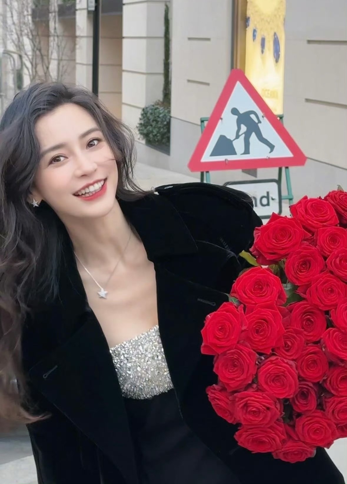 为angelababy守护星愿 🌷星愿生日企划 💐阳光满途，走到哪里都有鲜花