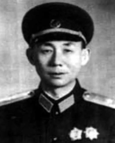 他于抗战时期在晋察冀根据地从事政工工作，坚守敌后阵地开展思想建设，稳固基层抗日武