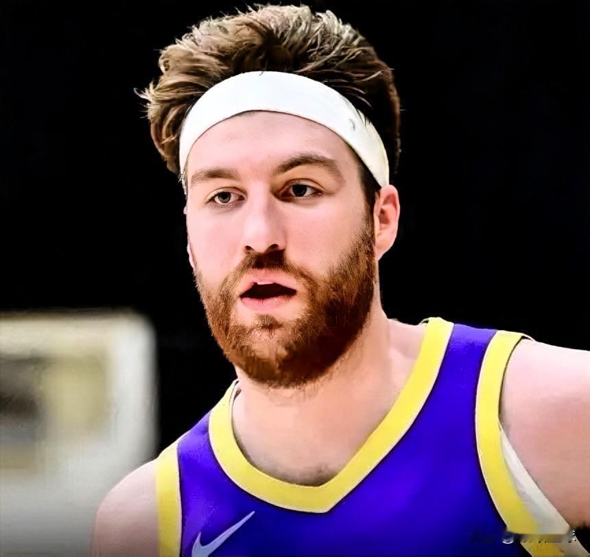 湖人喜得一员大将，正式签下发展联盟周最佳球员。

根据名记Shams的消息，湖人