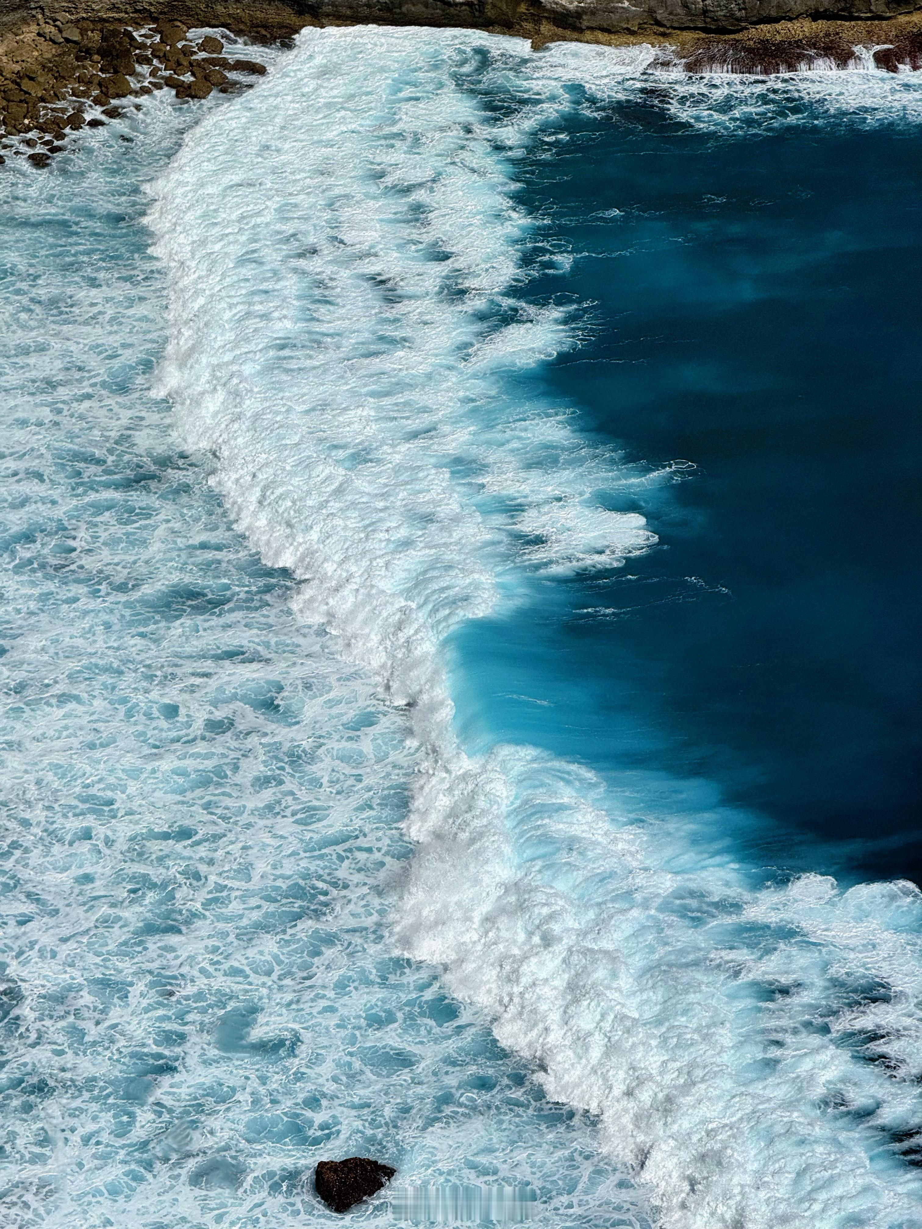 这是我看过最美的海🌊崎岖的山路 淳朴的人民 还有一望无际的蓝  ​​​