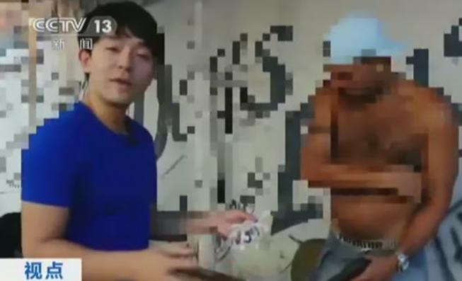 2012年，巴西毒贩发出一封邮件，邀请央视记者刘骁骞到自己的据点采访。然而，当刘