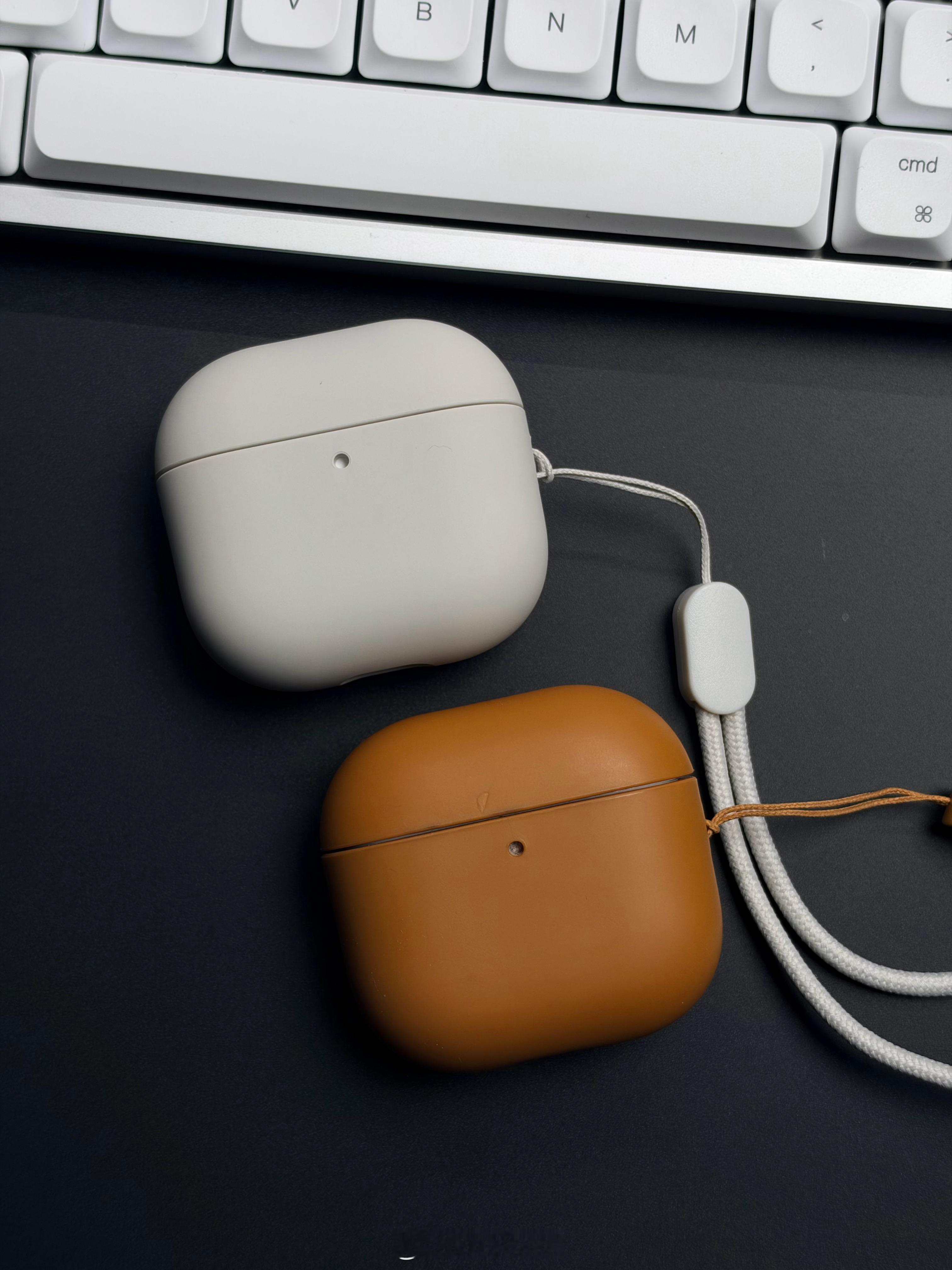 AirPods 5和AirPods 4的尺寸一样，壳子直接通用，买了以前用习惯的