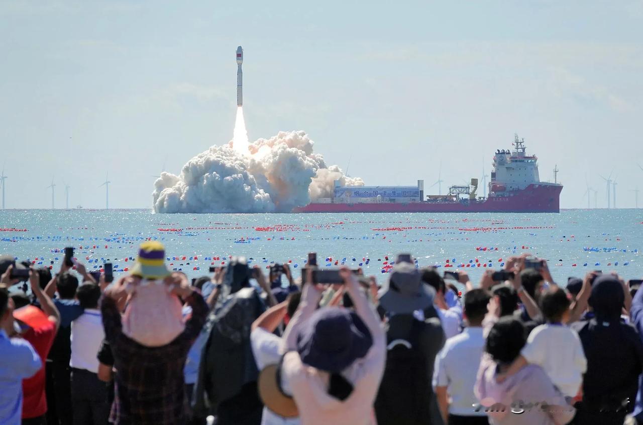 彭博社报道，从电动车到民用无人机再到太阳能板，中国公司在一些关键的先进行业中迅速