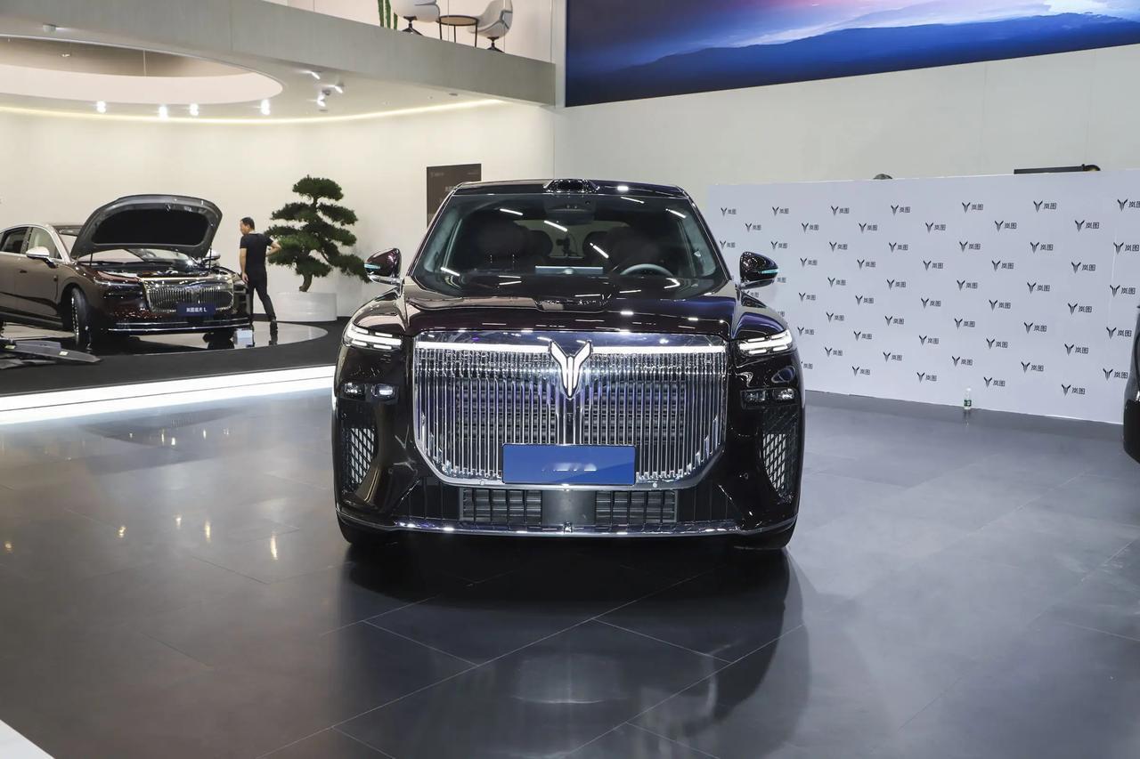 大六座旗舰看岚图泰山看看泰山