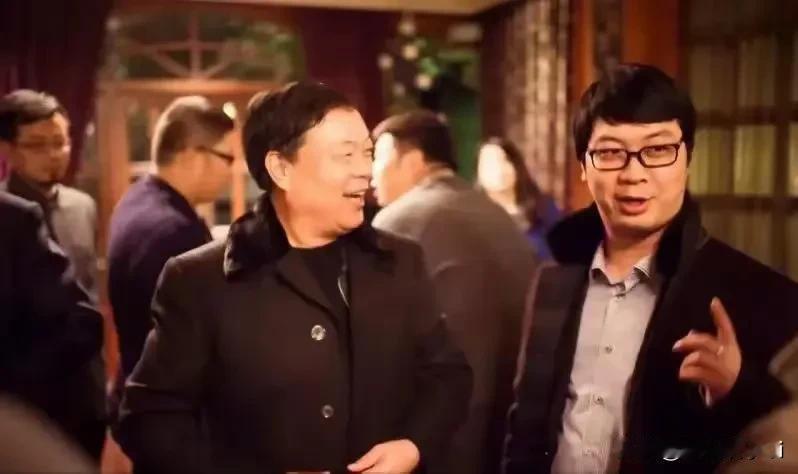 2024年11月18日晚间，杉杉股份发布公告称，郑驹因工作原因申请辞去公司董事长
