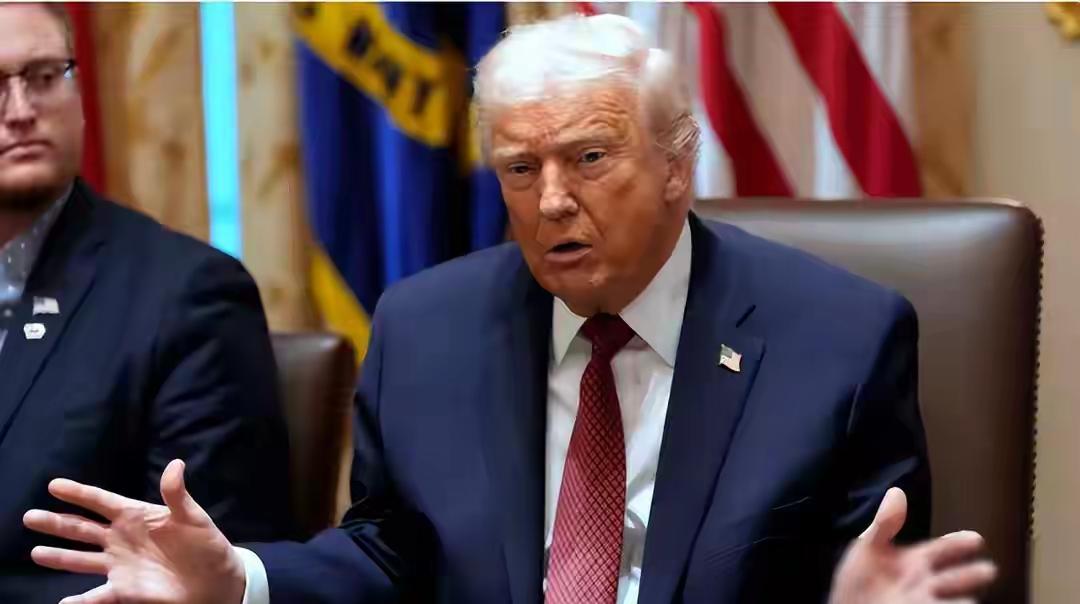 特郎普最新表态，“关于台湾问题，台湾是属于中国的领土，他们要怎么做，取决于他们自