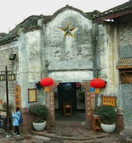 （原创）凤皇县
旅游经济兴起后，也沾了一些光，去了很多地，看了不少景。
过去旅游