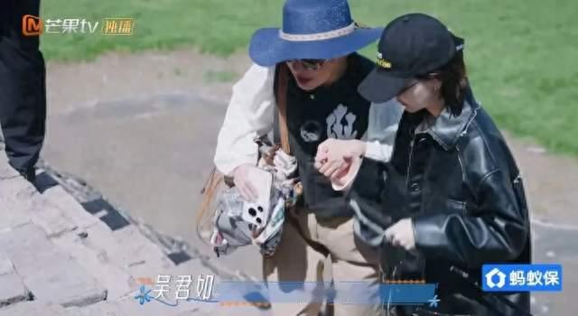吴君如爬金字塔爬到血压174，可她的反应比血压还真实