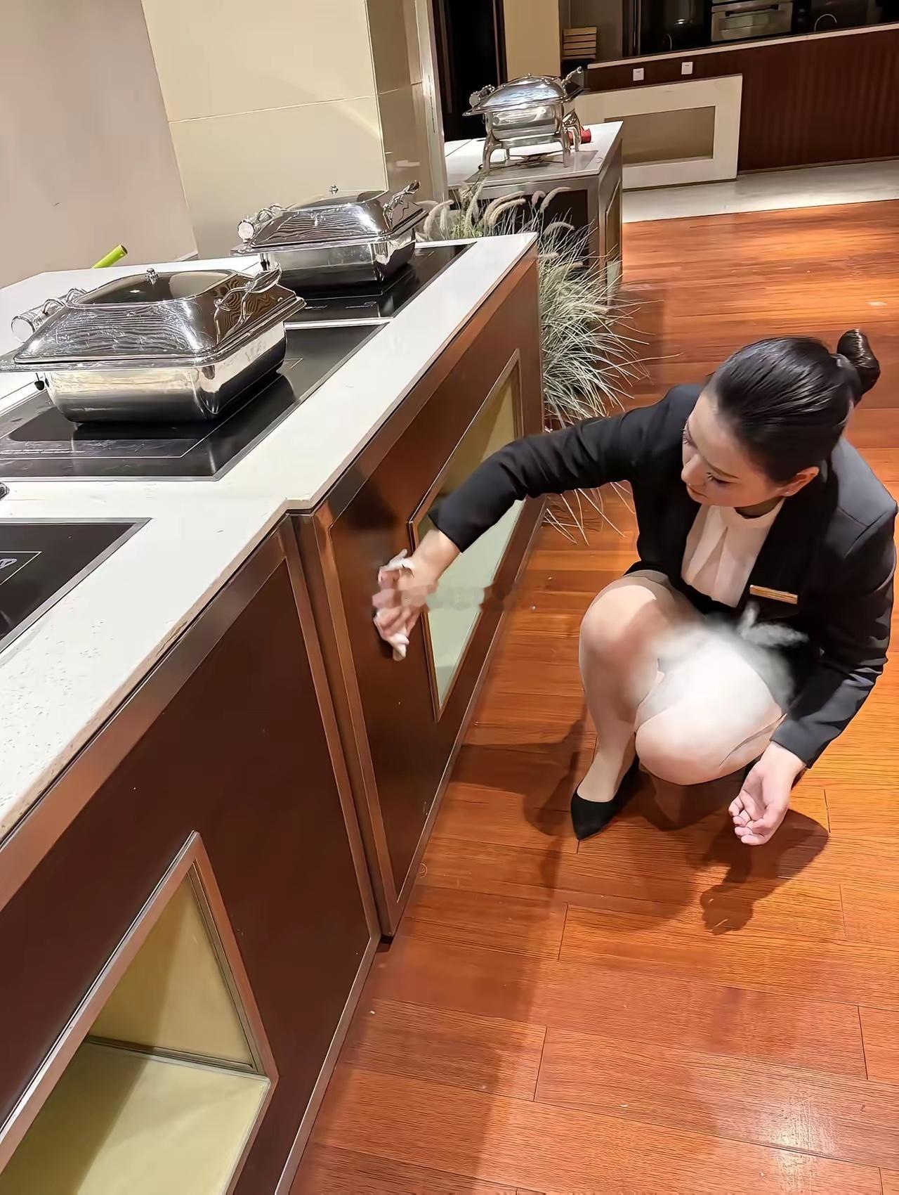 愿我们每日工作不止是为了谋生还有热爱。 ​​​