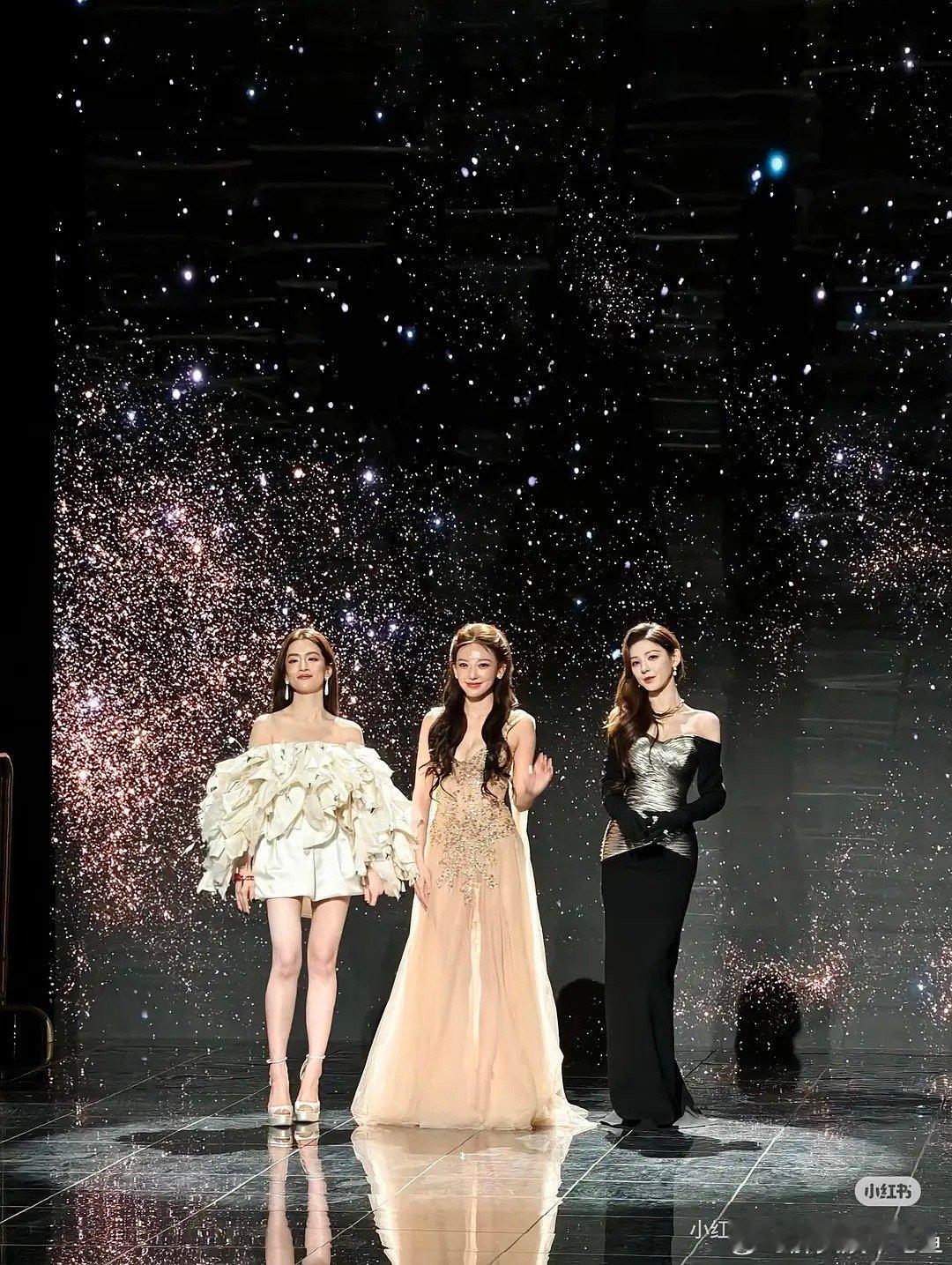 程潇体态不好的原因是不是脖子太短啊 