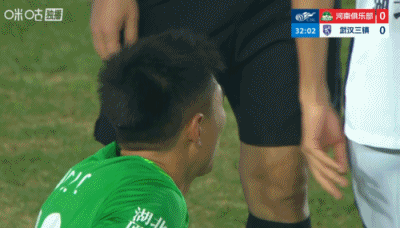 方镜淇这手指头变形太吓人了吧  ，神奇的是现场队医竟然给他复位了。。。 