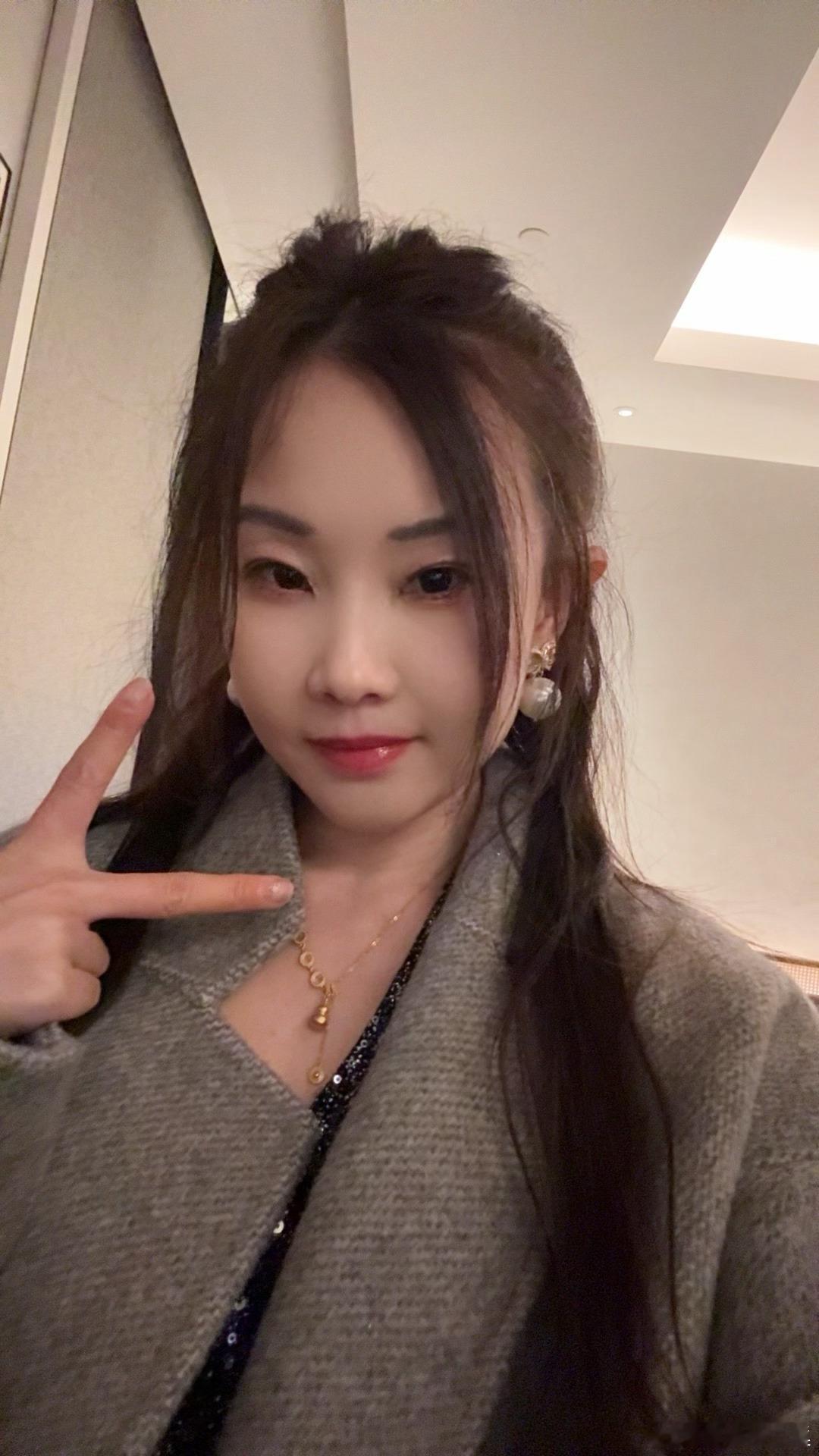 不要在该奋斗的年纪选择去偷懒，只有度过了一段连自己都被感动了的日子，才会变成那个
