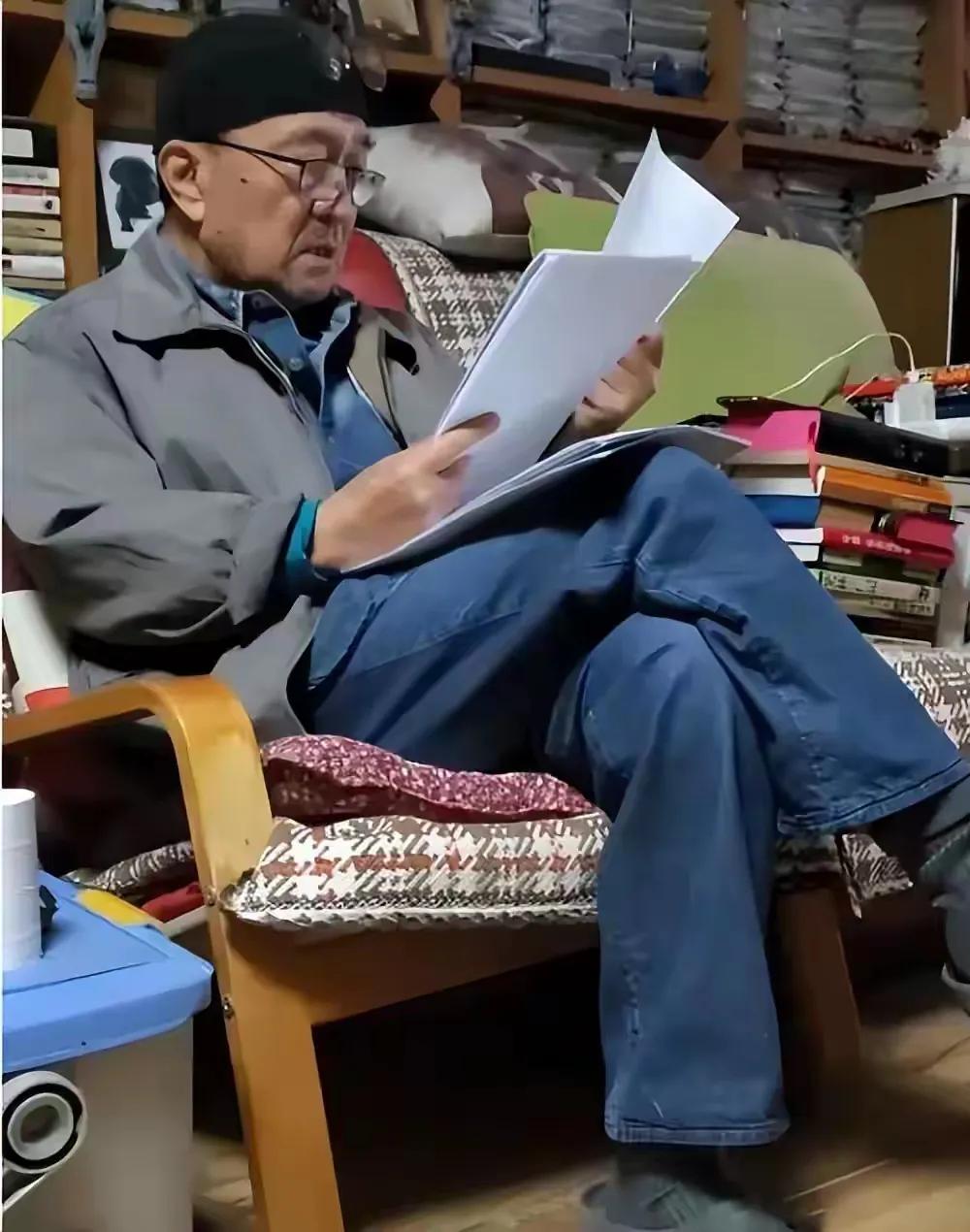 中国最伟大的男演员，79岁高龄李保田，定居山东荣成的普通小区

在山东荣成一个普