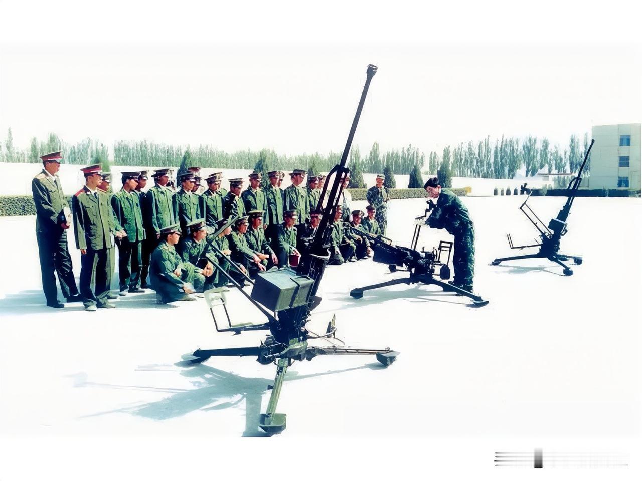 QJG 02式14.5单管高射机枪
QJG02式14.5毫米单管高射机枪，是解放