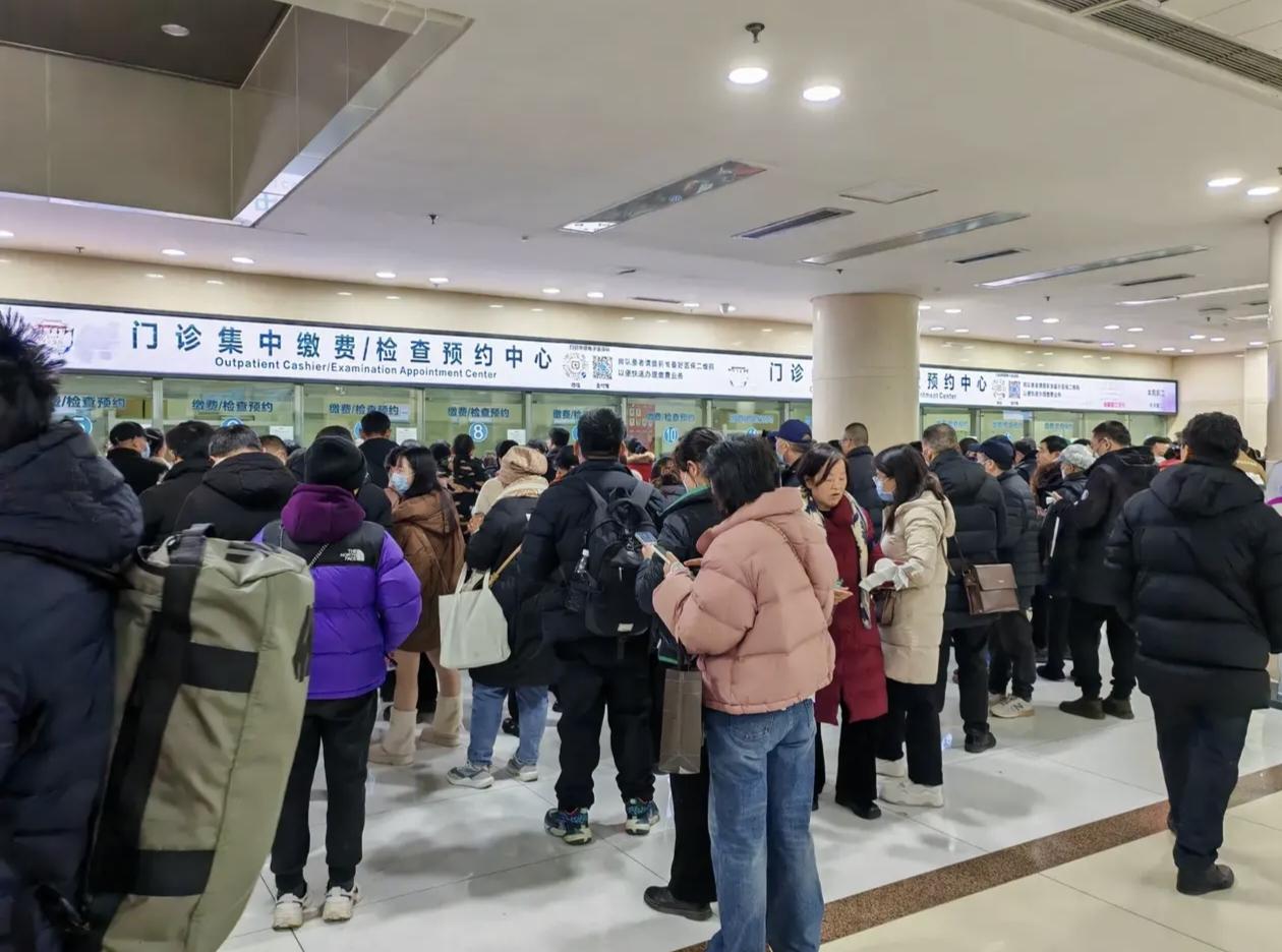 很多人不理解，医院不是应该一本万利，怎么可能发不出来工资呢？其实原因是这样，医保