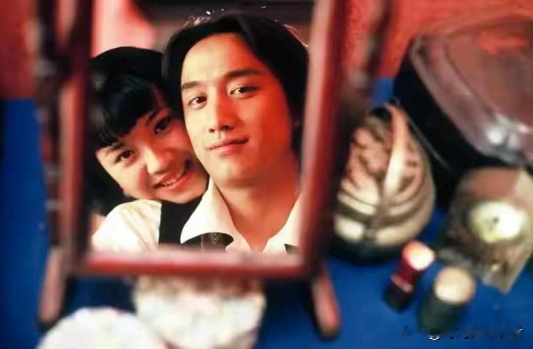 刘琳才是大腕，她刚出道时候就和张国荣合作过，戏份很重要。
刘琳、黄磊和张国荣合作