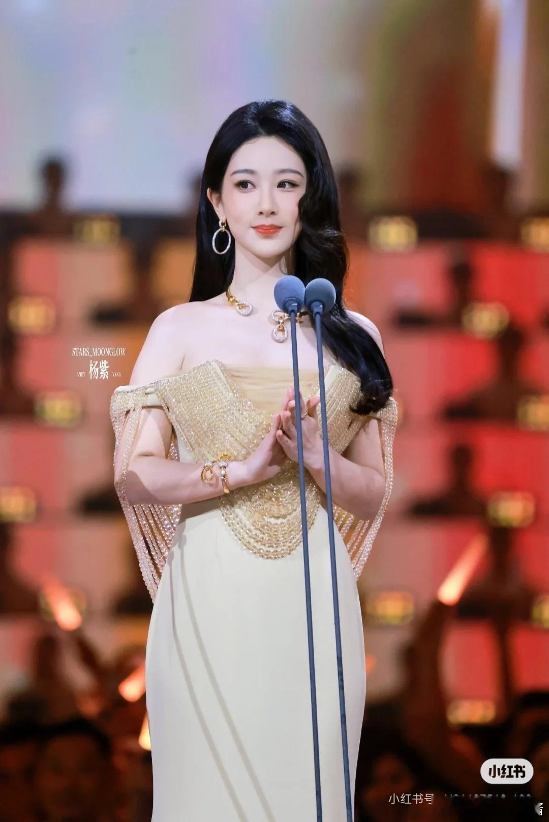 杨紫[超话] [可爱]杨紫李祯[超话]，么么哒[可爱]今天又是快乐的一天[打ca