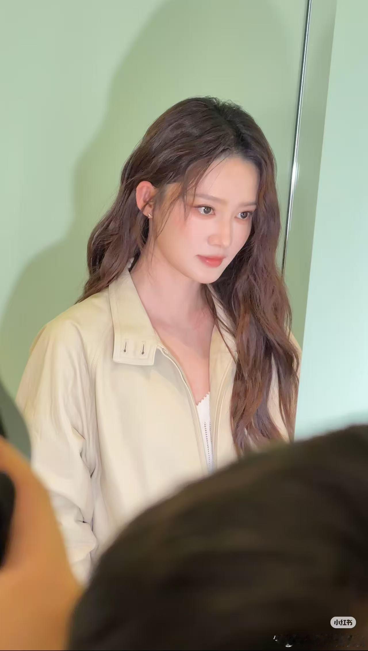 李沁Prada贵气千金李沁Prada港圈大小姐驾到李沁的美我相信大家都有共识，p