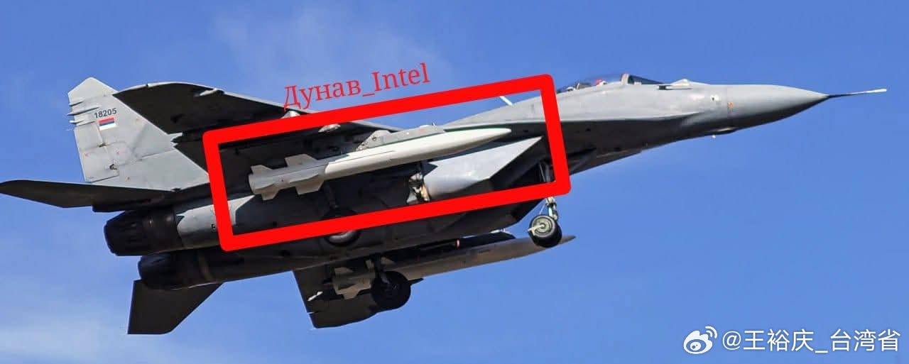 以美袭击伊朗塞爾維亞空軍米格-29戰機掛載2枚CM-400AKG飛彈飛行，意味著