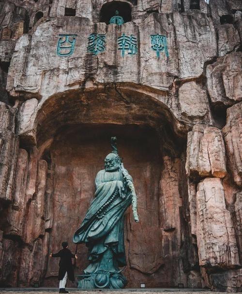 教师法修订草案原则通过。2026年10月16日，国务院常务会议讨论并原则通过《中