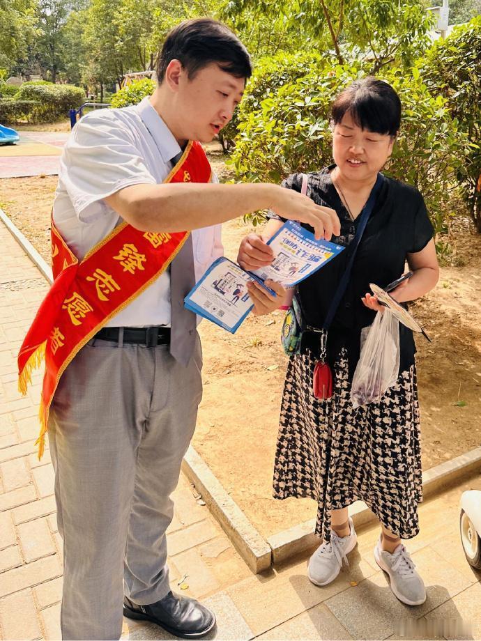 前两天，古交市西曲街道的迎宾路社区联合当地晋商银行支行，办了个接地气的反诈讲座，