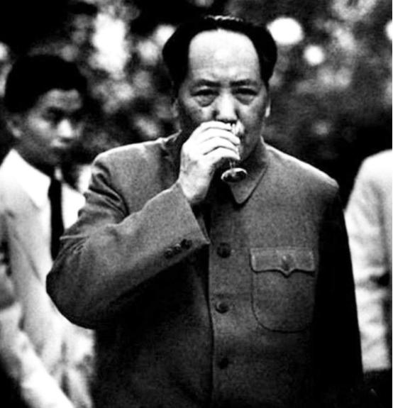 1966年，美国为了暗杀毛主席，派出了一个培养了多年的女特工，没想到他们的计划，