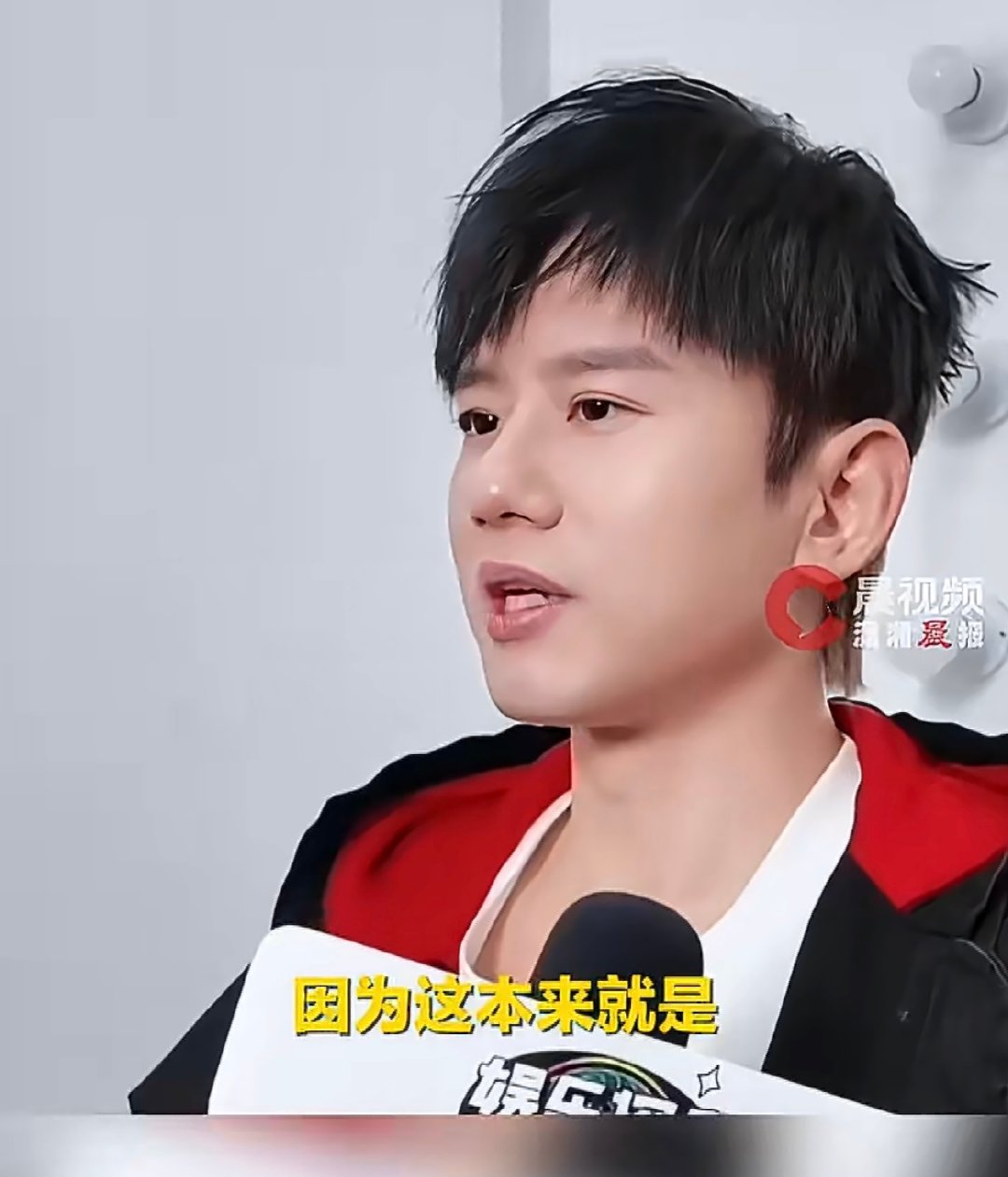 张杰称我会唱得比AI更好 张杰这份底气太帅了，AI可以模仿技巧，却唱不出他歌声里