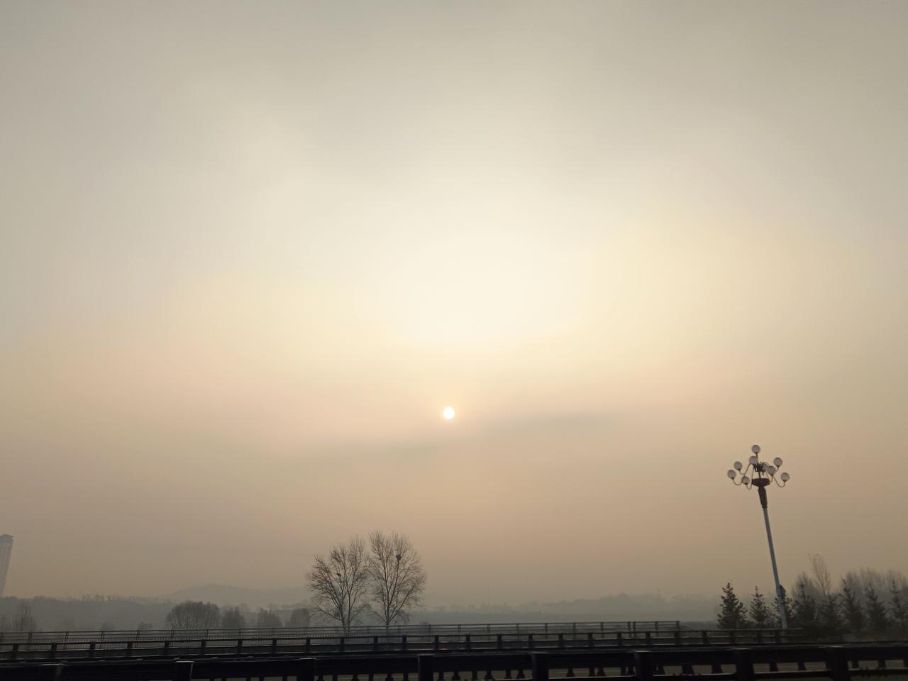 上联：叶落黄昏后，求下联下联：风起月色中。