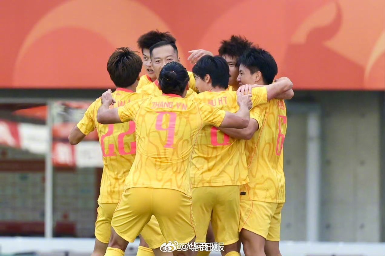 【#中国队无缘男足决赛#】当地时间9月30日，名古屋亚运会男足半决赛在大阪长居体