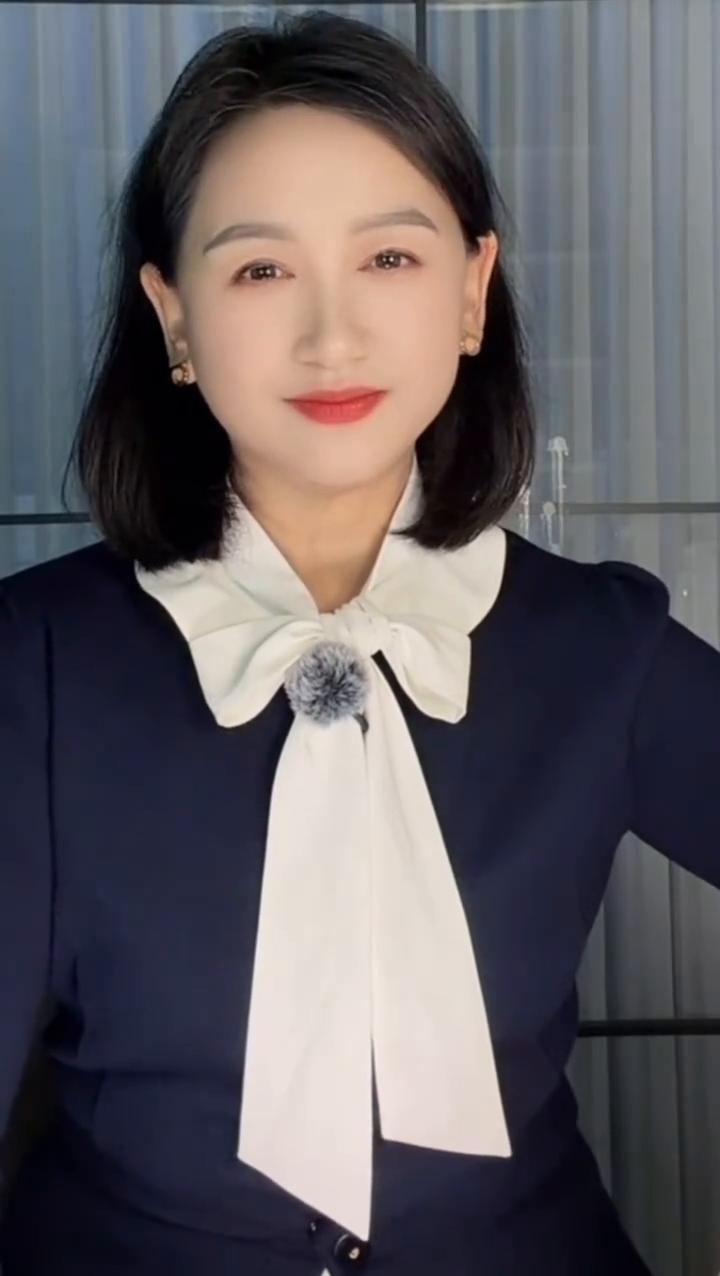 红尘问路不问心。
先生，你知道红尘问路不问心的下一句有多绝吗？
红尘问路不问心，