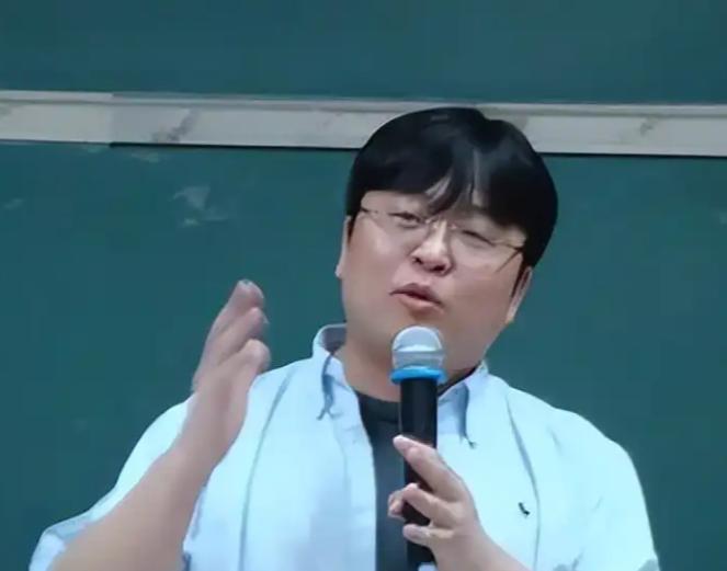 普通人别学罗永浩！
为什么这么说
看看谭秦东就知道了


普通人别学罗永浩
也不