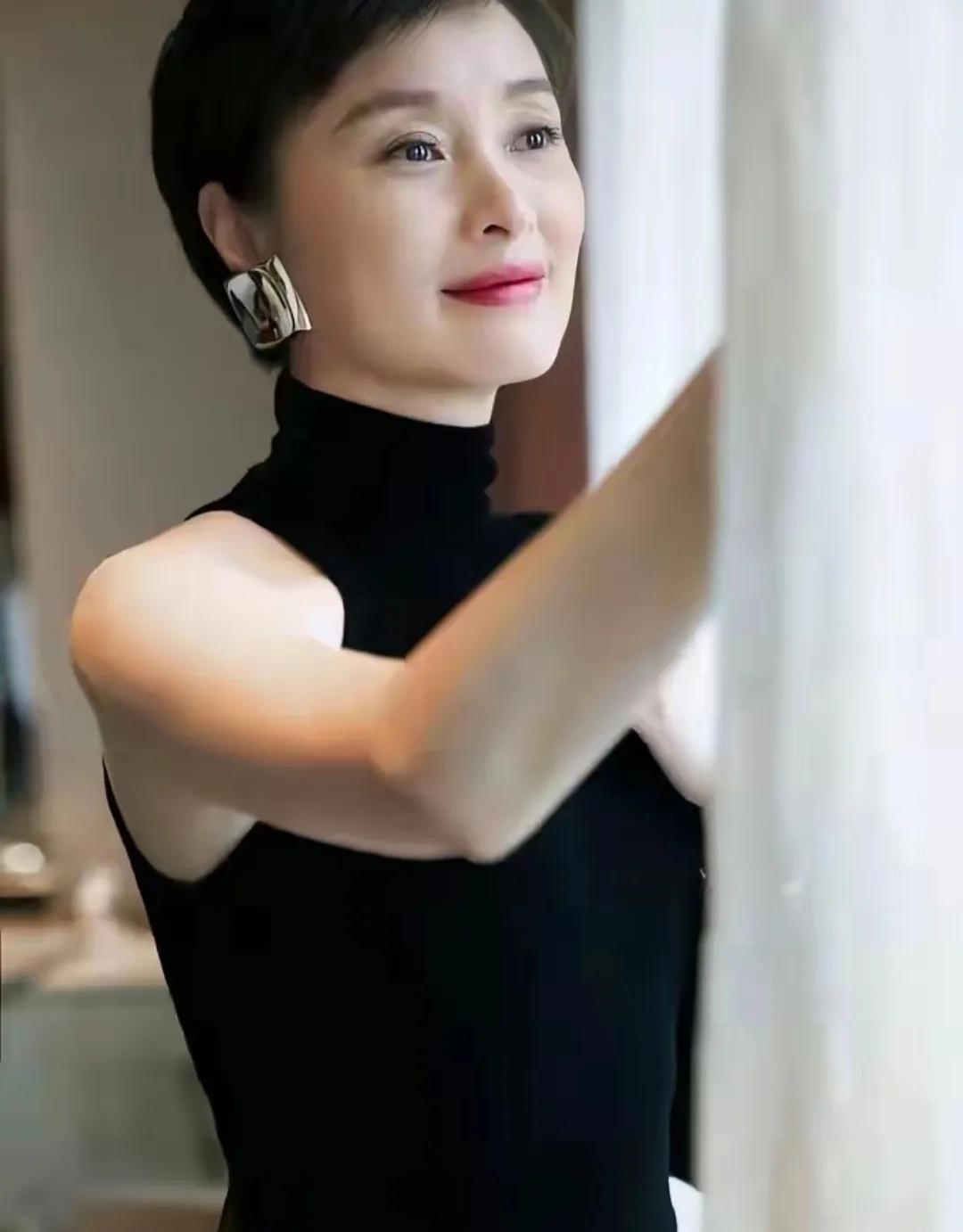 很喜欢吴越这个演员，实力派。无论是主角还是配角，她都展现了强大的实力。看得出来，