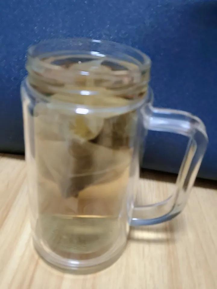 日复一日，年复一年，在他50多岁的时候，查出了食道癌，时间不长，人就没了。
大夫