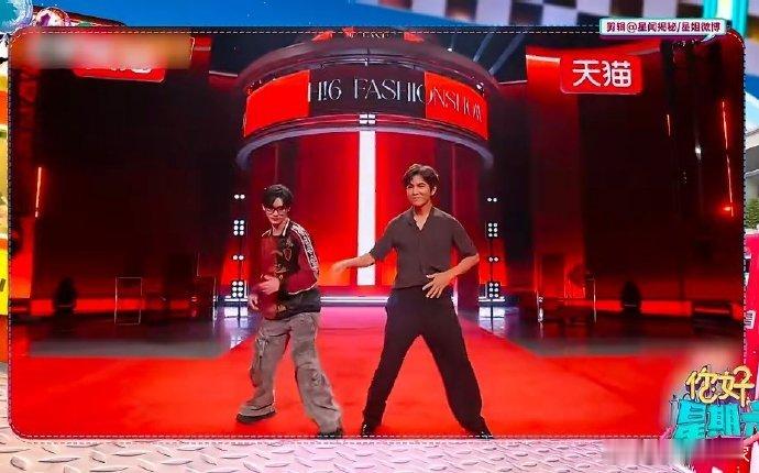 钟汉良丁程鑫跳舞 丁程鑫回忆童年练舞不易，与钟汉良默契合练，舞台氛围感直接拉满。