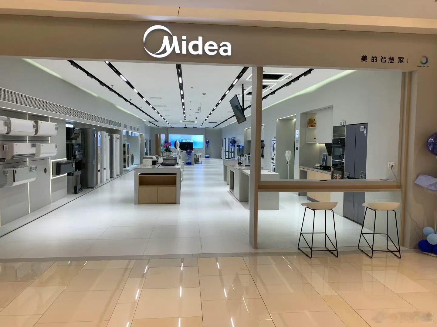 据财联社报道，今年小米空调的大卖，让美的感受到了威胁。近日，美的下发通知，决定不