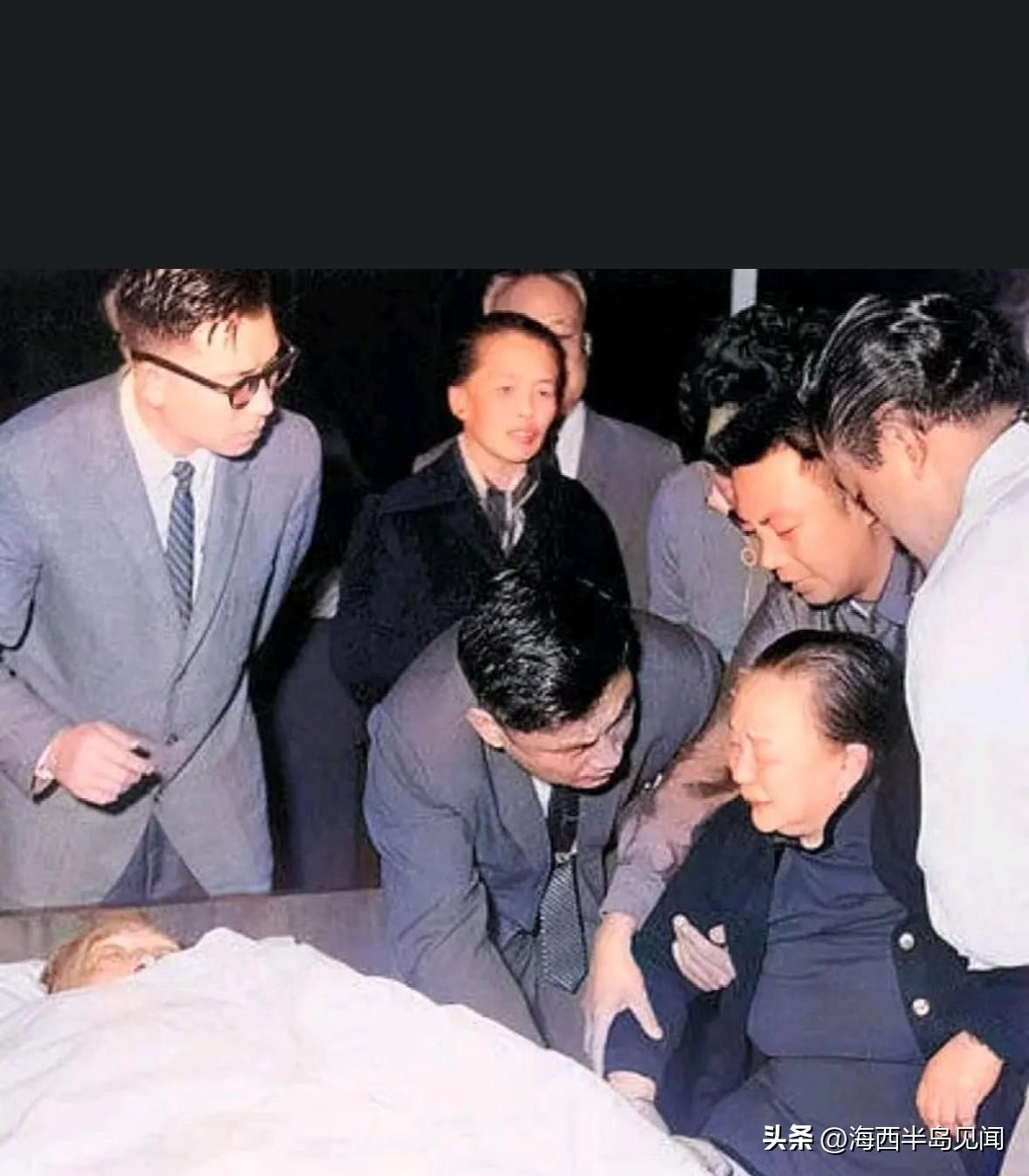 1962年2月24日，胡适在台北中央研究院院士会议上突发心脏病猝然离世，终年72