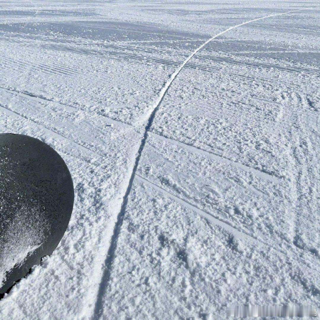刘昊然假期最后一天滑雪刘昊然滑雪plog刘昊然假期最后一天滑雪 