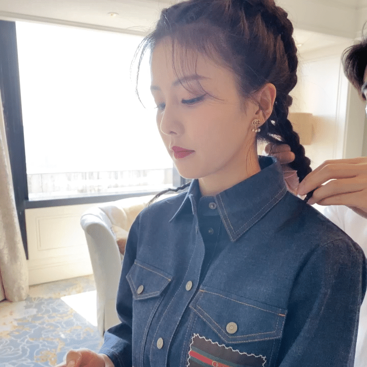“人这一辈子 你该走的弯路 该吃的苦 该撞的南墙 该掉的陷阱 一个都少不了坚强挺