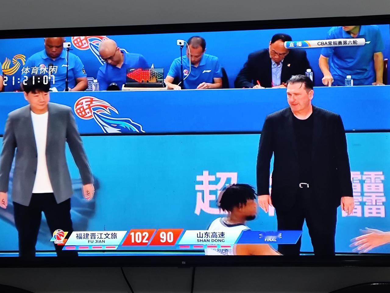 山东高速男篮打了一场莫名其妙的比赛，客场窝囊的输给了福建晋江文旅。CBA常规赛第