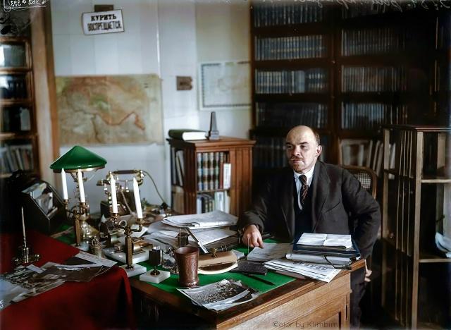 1922 年 10 月 7 日，莫斯科克里姆林宫内，弗拉基米尔・乌里扬诺夫（列宁